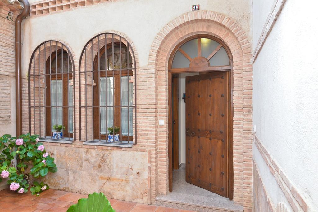 Apartamentos La Casa Del Grial Toledo Exterior photo