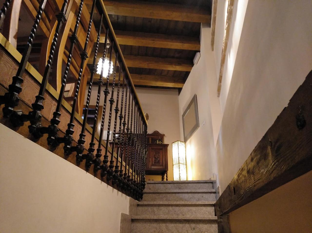 Apartamentos La Casa Del Grial Toledo Exterior photo